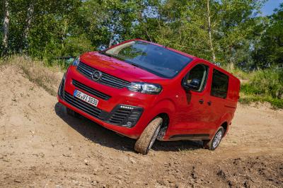 Opel Combo Cargo et Vivaro : transmission intégrale : toutes les photos